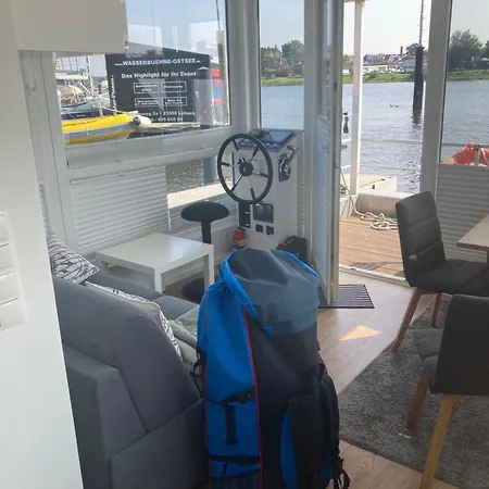 Hausbooothl Botel *