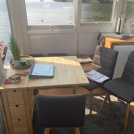 Botel Hausbooothl *